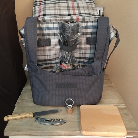 Britannia Picnic Set - Picture 3 of 3